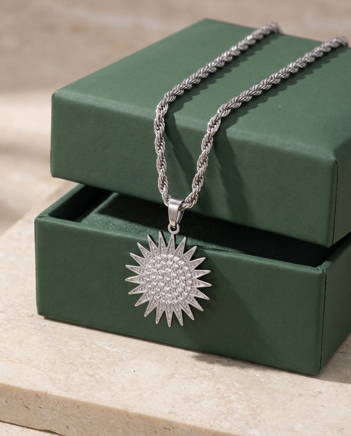 Collier Kurdistan Guerrier homme plaqué argent, pendentif soleil kurde à 21 rayons avec zircons clairs, chaîne corde, avec écrin cadeau