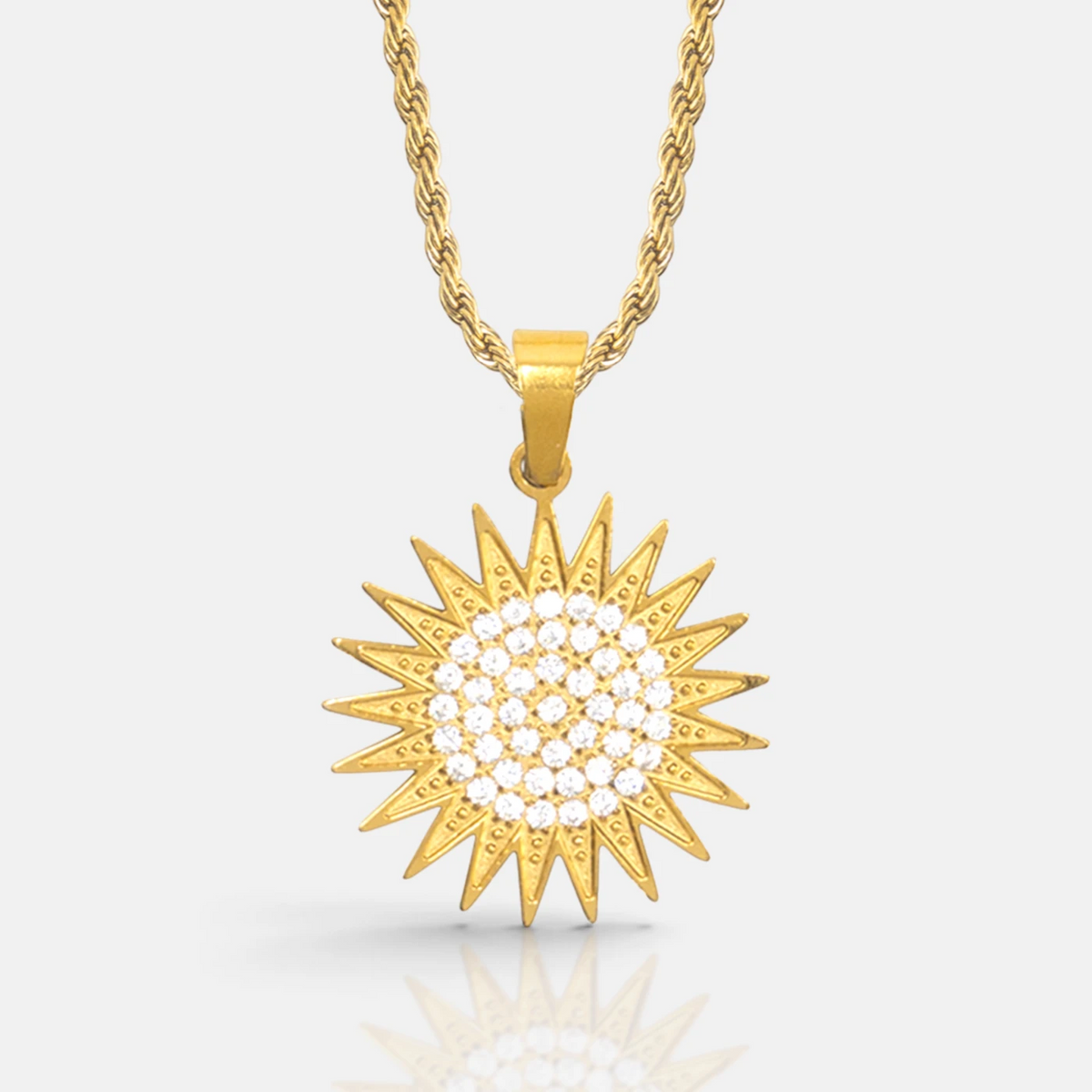 Kurdistan necklace for men in 18K gold, Kurdish sun pendant with 21 rays and clear zirconia, rope chain, close-up of the pendant on grey with reflection