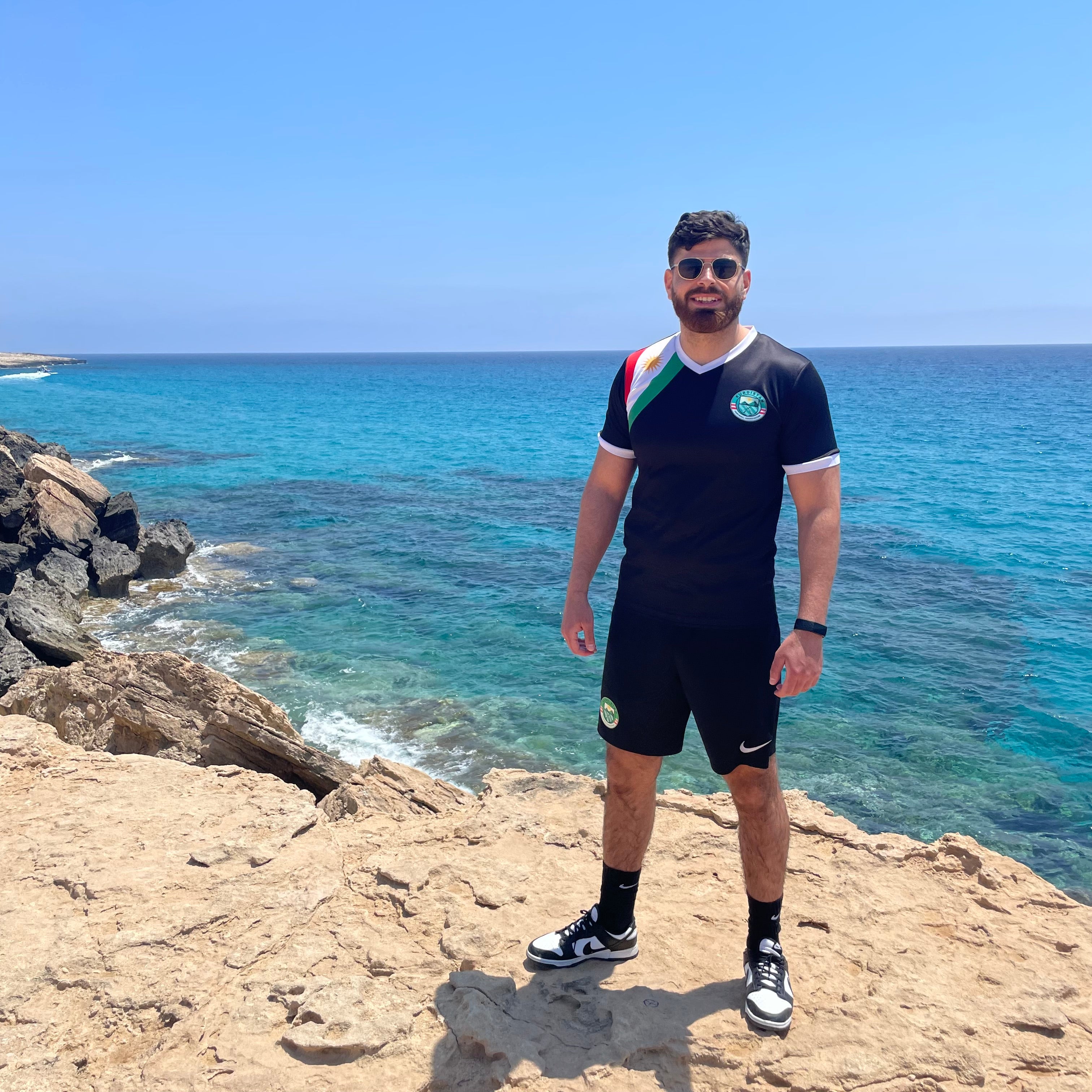 Kurdische Flagge Trikot