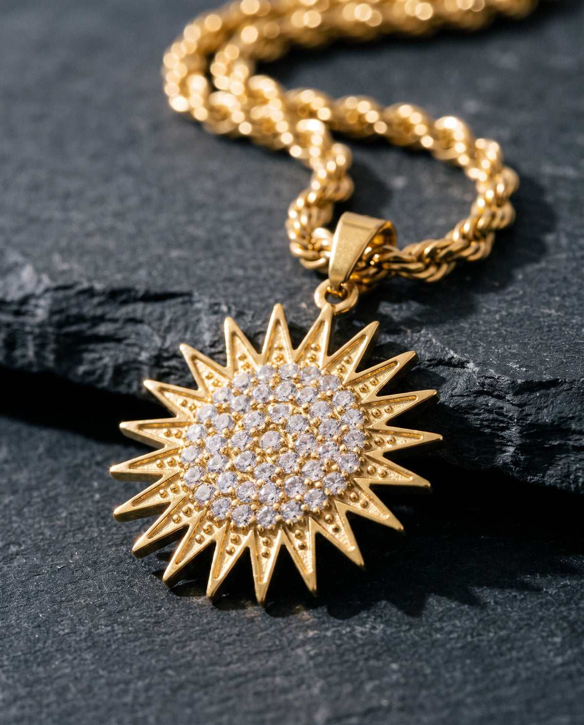 Kurdistan necklace for men in 18K gold, Kurdish sun pendant with 21 rays and clear zirconia, rope chain, macro of the pendant and the zirconia stones